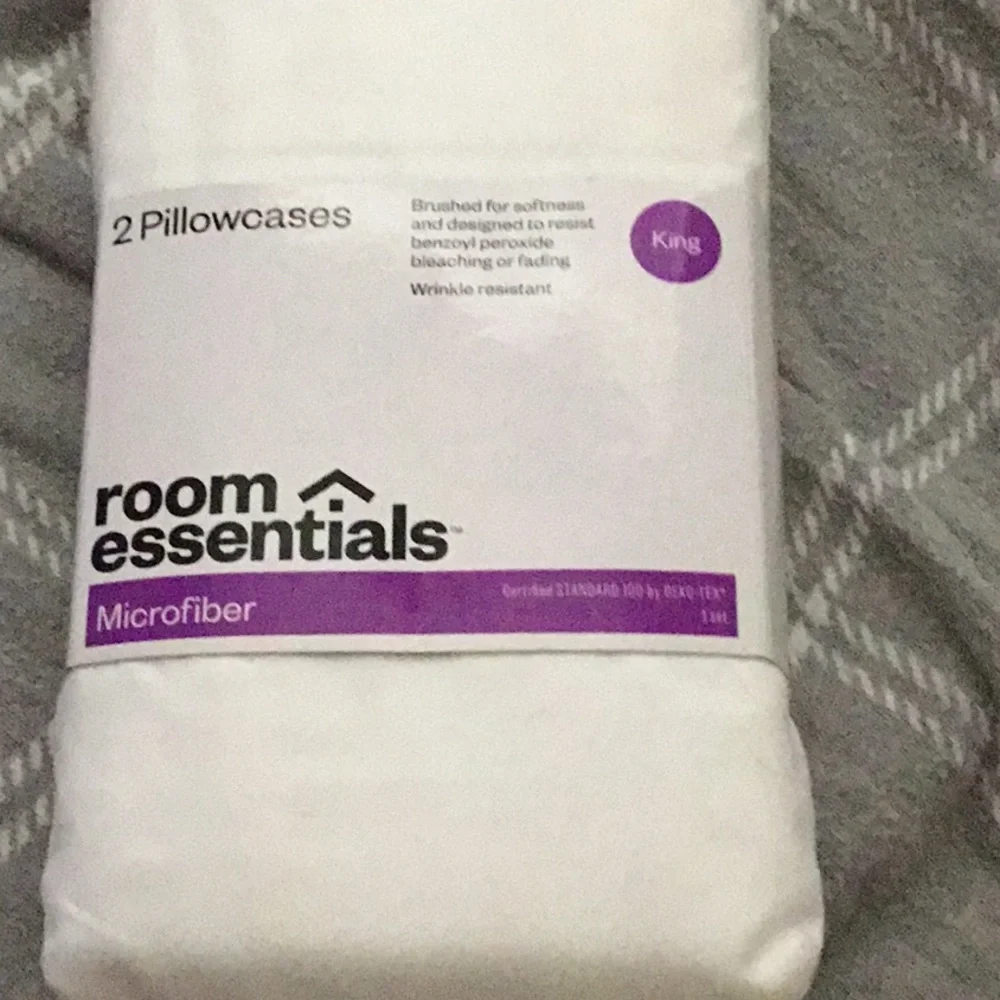 2 Microfiber Solid Pillowcase Sets of 2 - Room Essentials Wrinkle Free King